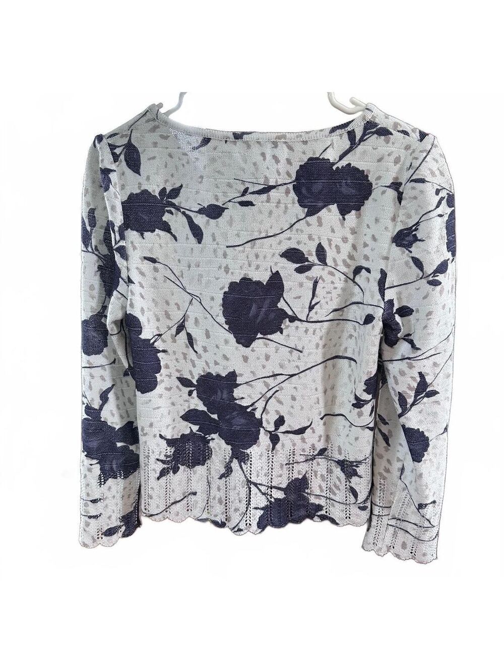 St. John Collection Marie Gray Vintage Floral Knit V-Neck Top Scalloped Hem, 2 - Picture 6 of 7